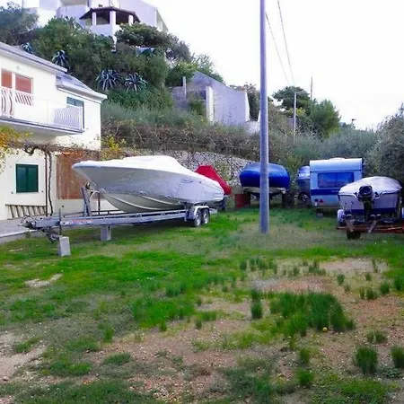 아파트 In With Terrace, Air Conditioning, Wi-fi, Washing Machine Duće