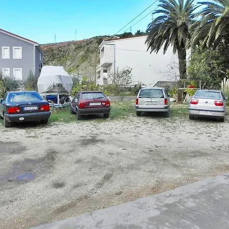 Apartment In With Terrace, Air Conditioning, Wi-fi, Washing Machine