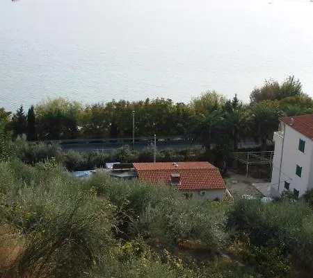In With Terrace, Air Conditioning, Wi-fi, Washing Machine *